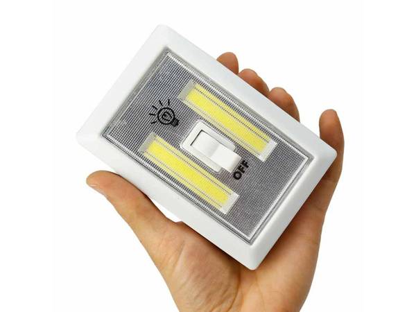 Bezdrátová led lampa s magnetem na spínači