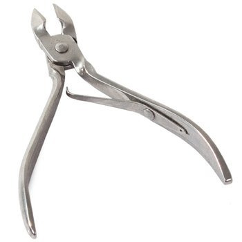 Nail clippers for precise cuticle cutting