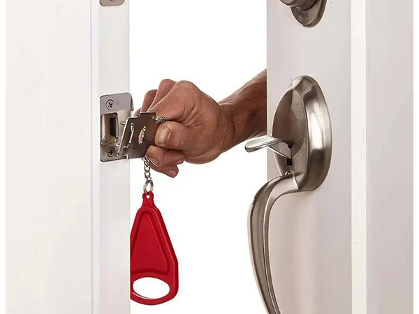 Anti-theft travel door lock for hotel room