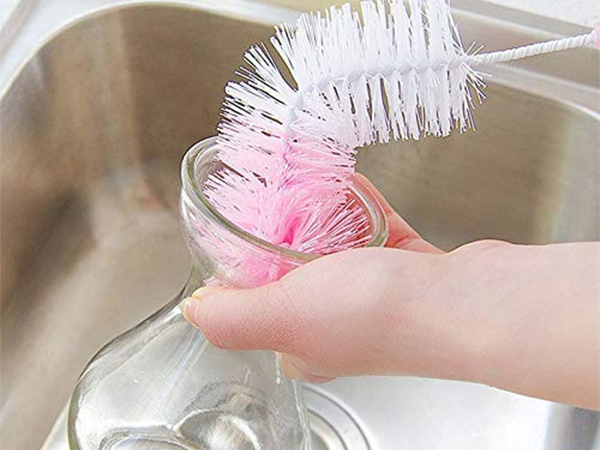 Bottle brush glass cleaner sponge
