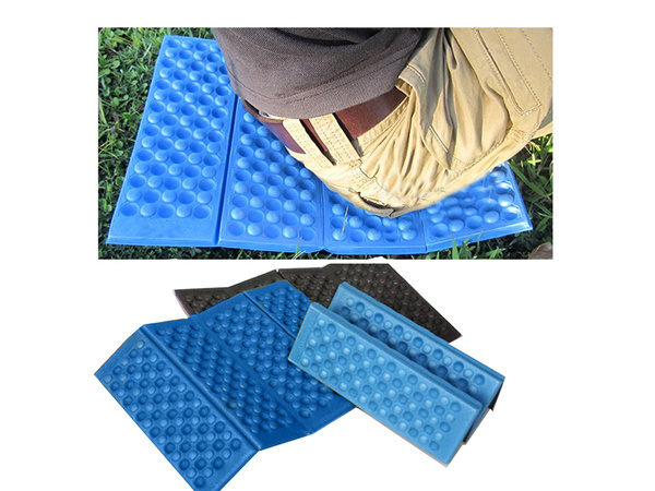 Folding mat for sitting camping