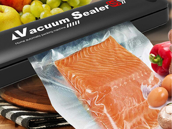 Food vacuum sealer bag packer