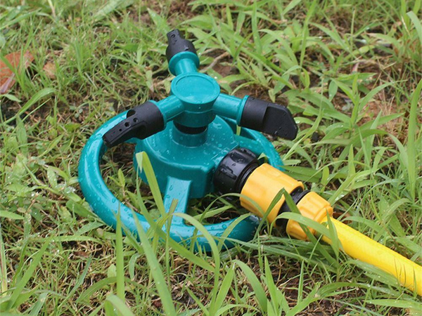 Garden grass sprinkler rotary 360° adjustable garden grass waterer