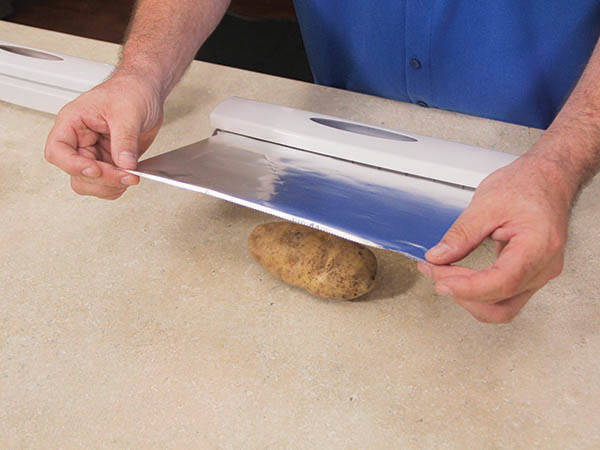 Kitchen foil dispenser cutter cutter