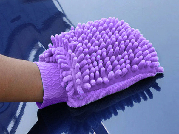 Microfibre cloth glove for cleaning the car wash on the hand