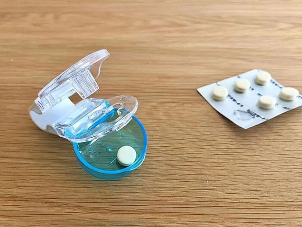 Pillenentferner zum ausdrücken der pillen aus den packungen