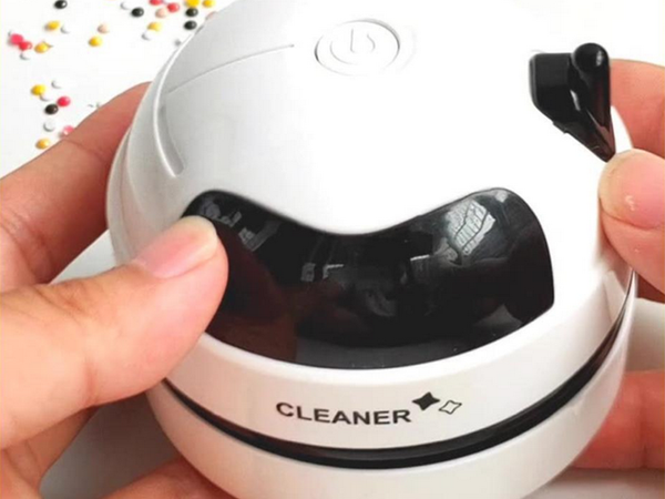 Mini aspirateur portatif brosse sans fil pour les miettes de clavier de table