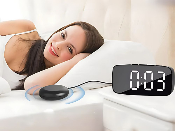 Elektronický budík s vibrační podložkou vedl digitální síťový budík