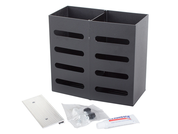 Stenski organizator pribora z odcejalnikom