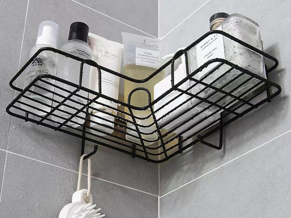 Лофт угловой ванной комнате душ полка висит крюк черный