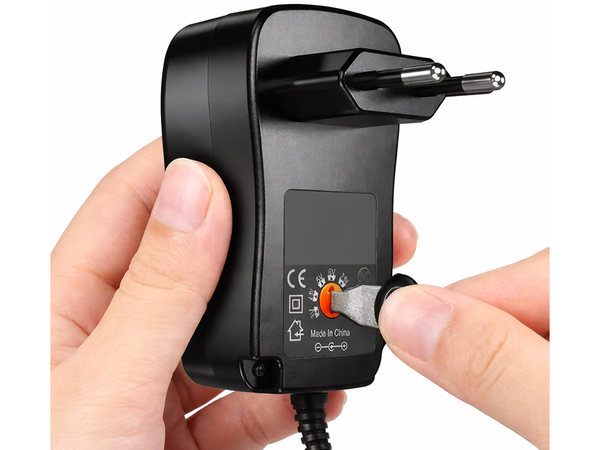 CARGADOR UNIVERSAL REGULABLE MULTIRRANGOS 6 CONECTORES 3V-12V