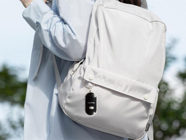 Síp kulcscsomó led világító kulcskeresővel