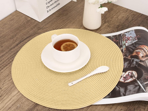 Круглые тарелки плацкартный коврик кухня плед стол коврик крем