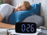 Elektronický budík s vibrační podložkou vedl digitální síťový budík