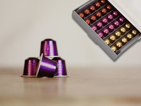 Organizator za kavne kapsule nespresso na steni 30 kapsul izvlečni vrh
