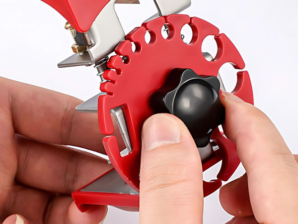 Hand-held cable stripper with adjustable cutting action