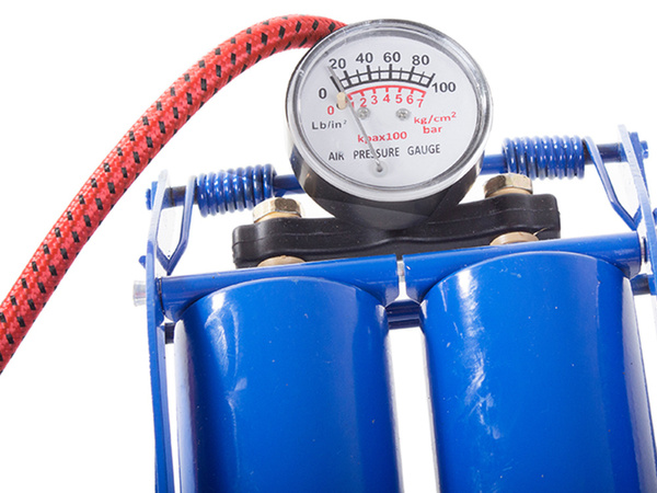 Nožní pumpa do auta dva písty koncovky jízdních kol