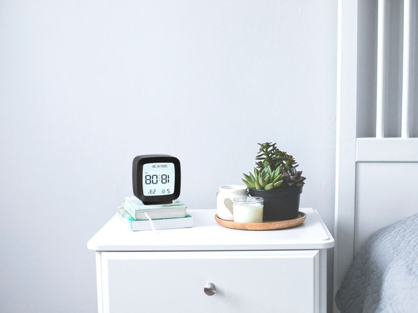 Despertador con fecha y temperatura con función snooze lcd humedad en el aire