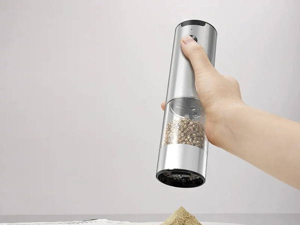 Electric salt and pepper grinder with adjustable coarseness control