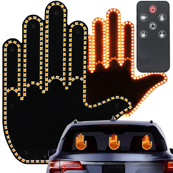 Gesto señalización mano en la ventanilla trasera de un coche dedo corazón led mando a distancia