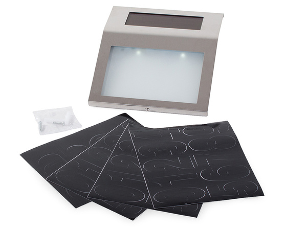 Valgustatud maja number päikesepaneeliga led-metall-lamp