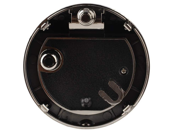 Autós hamutartó vezetett kosár helyett egy csésze