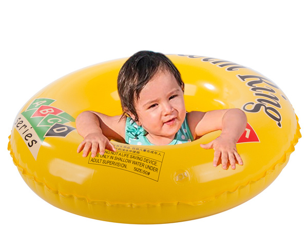 Pequeña rueda hinchable para que tu hijo nade en el agua de la piscina