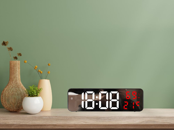 Elektrooniline kell digitaalne led äratuskell termomeeter peegel seisab usb patareid