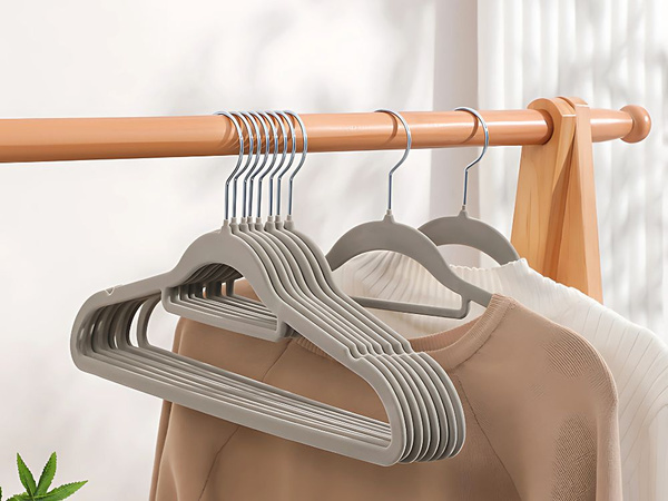 Velúr ruhafogas szürke csúszásgátló 20 darabos készlet