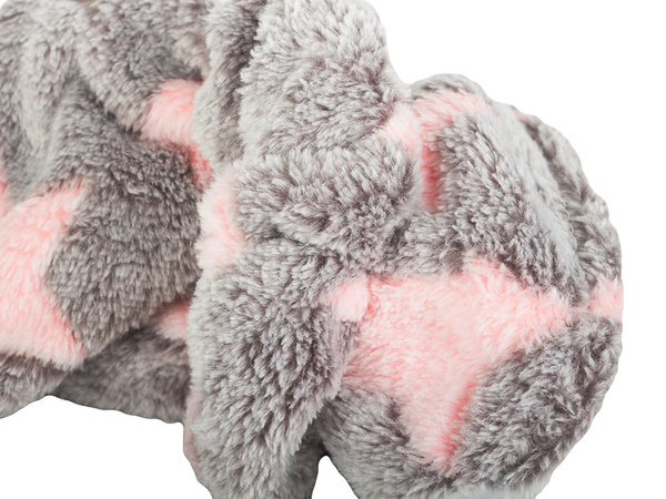 Chauffe-eau en caoutchouc dans une housse chauffe-eau en peluche étoiles