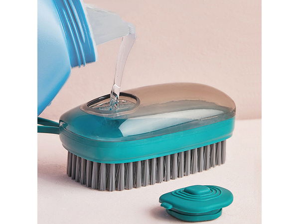 Cleaning brush with fluid dispenser