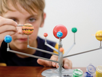 Kreatives malset sonnensystem lernmodell planeten 3d