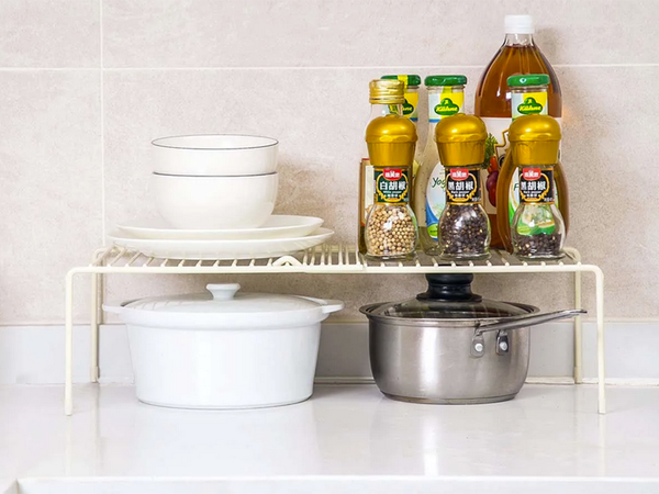 Étagère en métal réglable en largeur extensible pour organiser la cuisine blanc