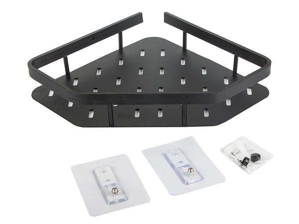 Vannas istabas stūra plaukts dušas bēniņu piekariņiem