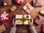 Vianočné dekoratívne nálepky na rolke 500 kusov merry christmas