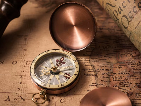 Compass metal compass pocket tourist lockable magnetic army