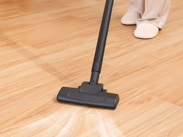 Kabelloser staubsauger ohne beutel, leistungsstark, leicht, 100 w, mit düsen-set