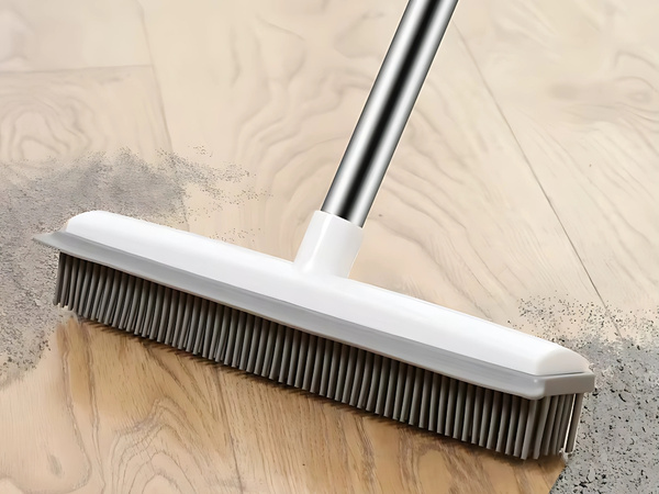 Escoba de goma de silicona para barrer con mango metálico 120 cm