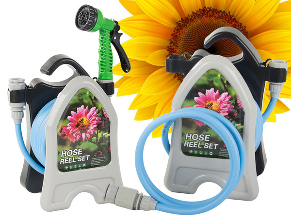 Garden waterring hose auf einem ständer mit einer spiralspritzpistole 10m