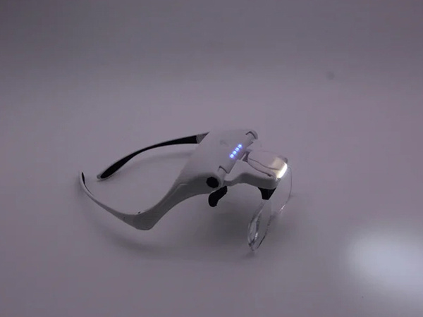 Naglavna lupa s 4 led diodami 3,5 precizna naglavna luč profesionalna