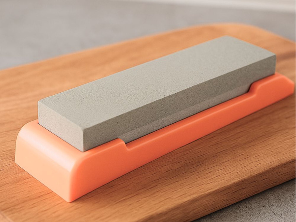 Akmens asmeša nažiem un šķērēm divpusējais tīrīgais uz pamata