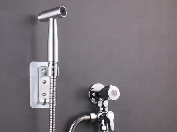 Bidet-handbrause mit druckknopf aus metall für die bidet-toilette
