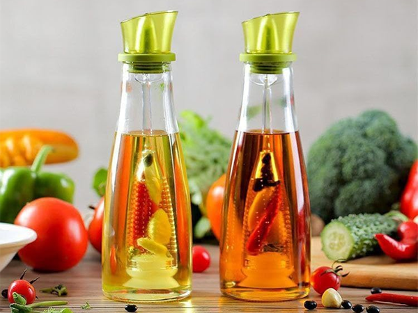 Oil and vinegar bottle glass dispenser with herb dispenser 0.5l