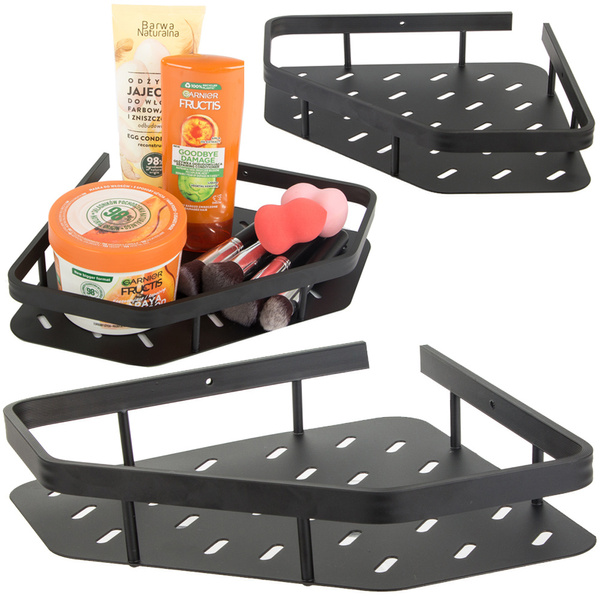 Vannas istabas stūra plaukts dušas bēniņu piekariņiem