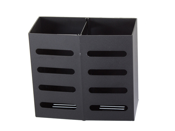 Stenski organizator pribora z odcejalnikom