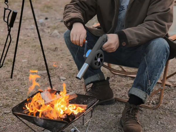 ROČNI PIHALNIK ZA PRIŽIGANJE ŽARA ZA TABORNE OGNJEVARNE ŠTEDILNIKE BBQ TRPEŽEN ROČAJ