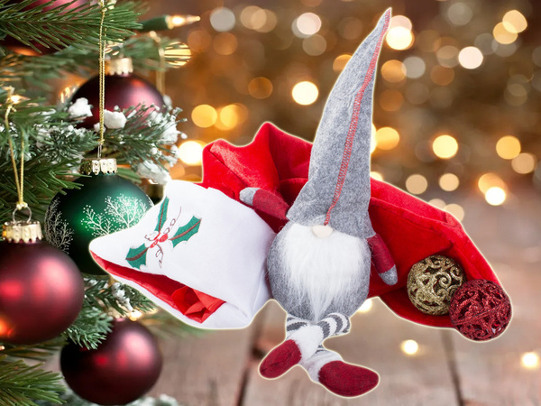 Gnome de noël gnome de noël sous l'arbre de noël