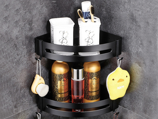 2x fürdőszoba oldalán felakasztott zuhanyzótáblák