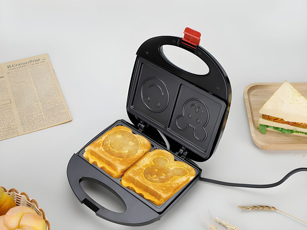 Toaster szendvicses gép mosolyos, csúszásmentes, 750 w-os, nem ragadós