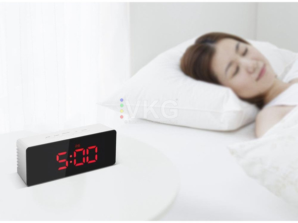 Led budilka led časovnik led ogledalo alarmni datum 4v1